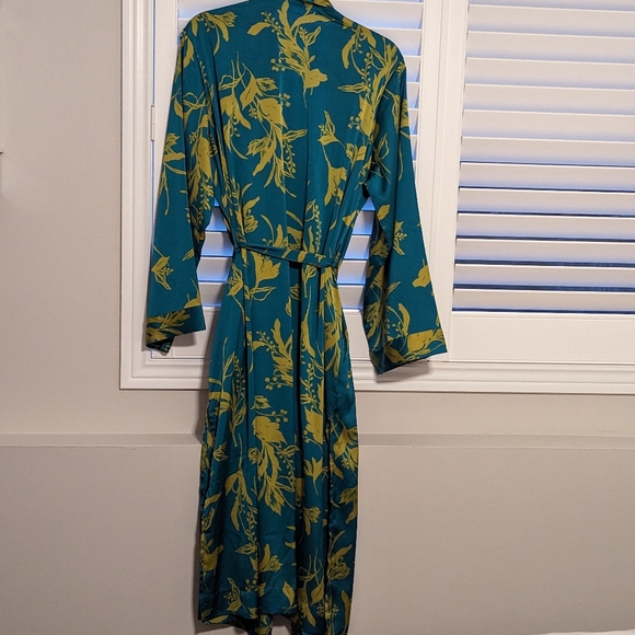 Stars Above Robe or House coat.  Satin like Material. - Picture 2 of 2